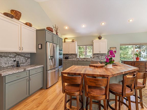 3rd image of 240 Woodhaven Ct