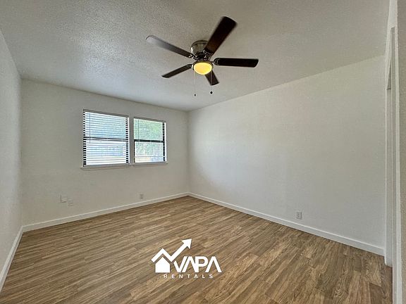 3rd image of 155 Peach Valley Dr