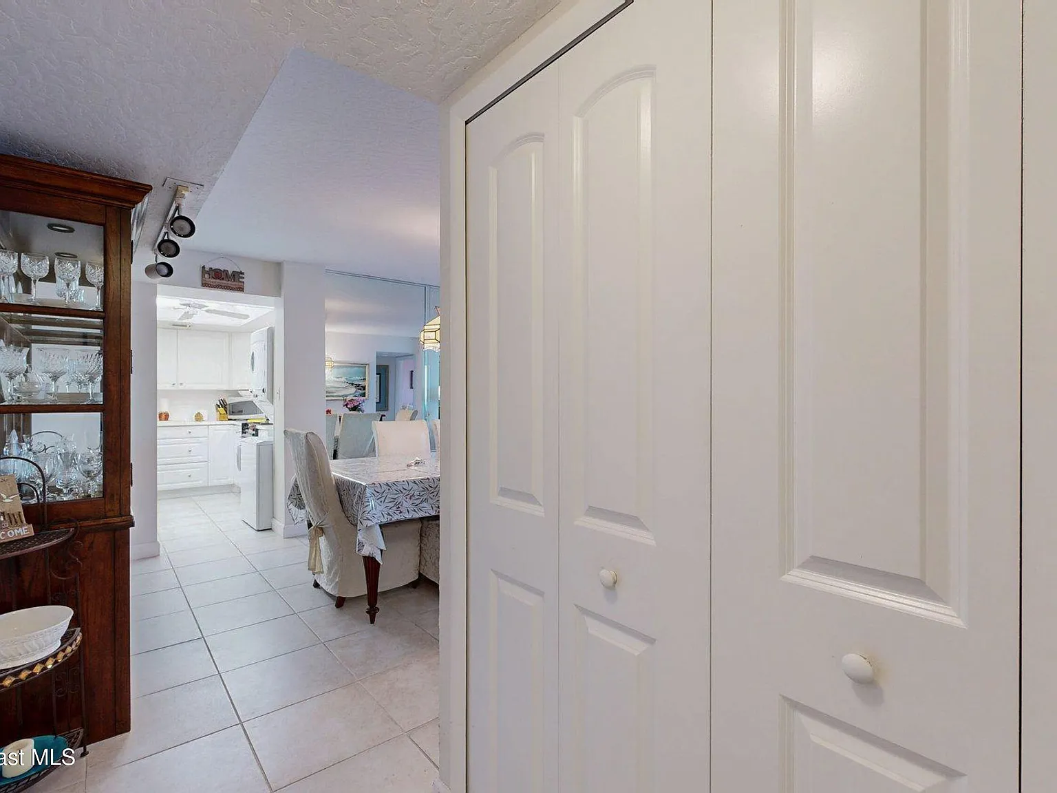 2 bed, 2.0 bath, 1400 sqft, $3,100 — Photo 4