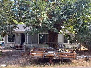 266 6th St, Glendale, OR 97442