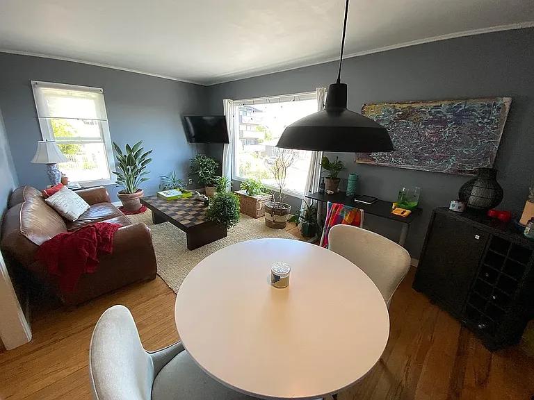 (former tenant furniture/set up)