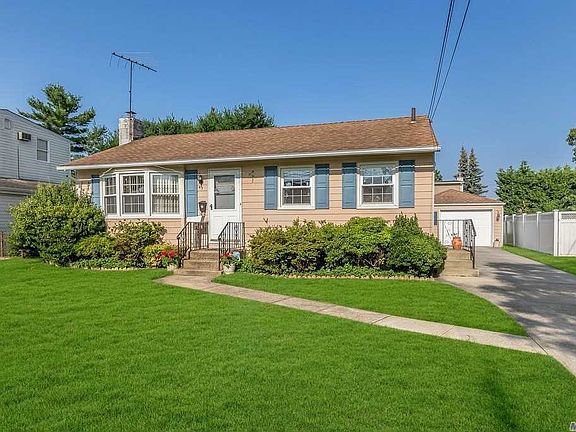 2nd image of 47 Arlyn Dr E