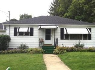 454 Freeman St, Genoa City, WI 53128