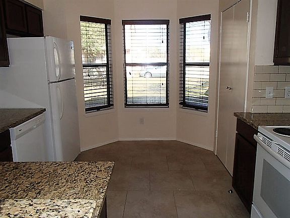 Kitchen bay window