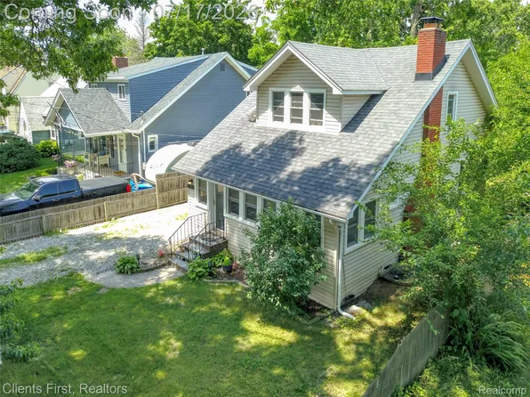 4258 Seeden St, Waterford, MI 48329