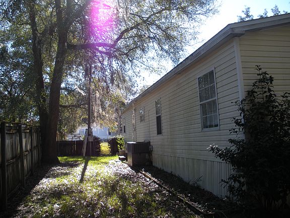 3rd image of 862 Carriage Cir W