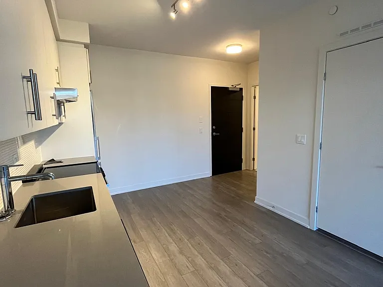 212 King William St #522 — Photo 3