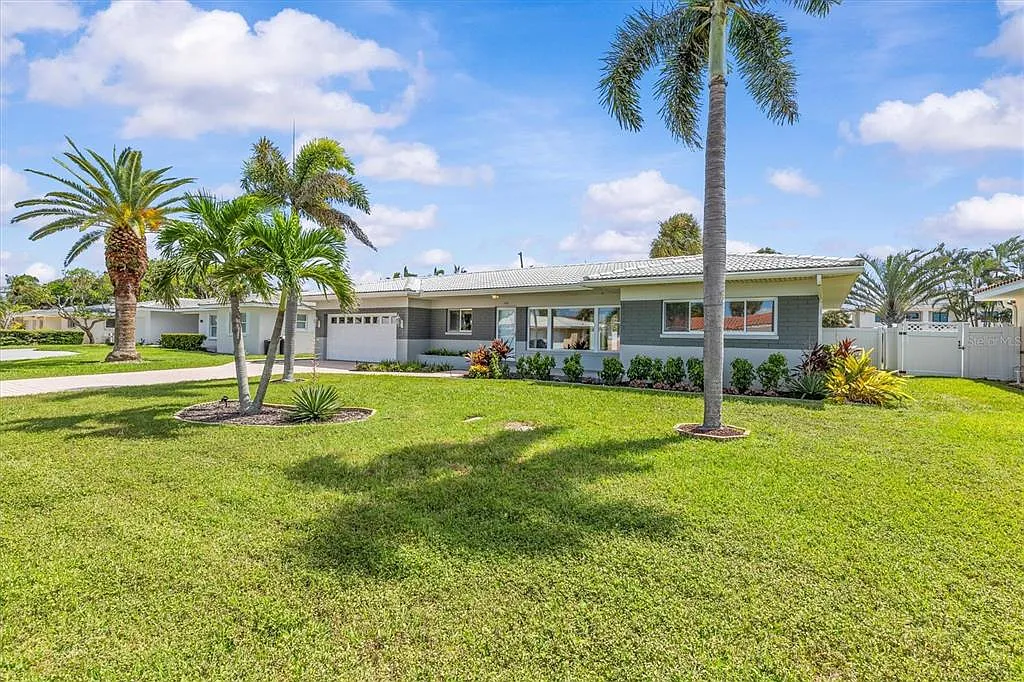 2 bed, 2.0 bath, 1282 sqft, $3,800 — Photo 1