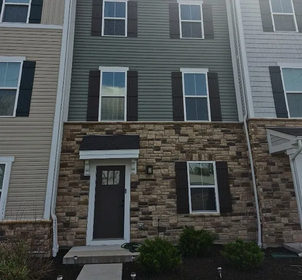 18 Wentworth Ln — Photo 1