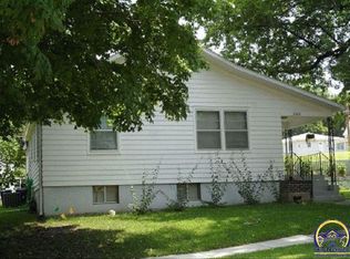 2422 SW Clay St, Topeka, KS 66611