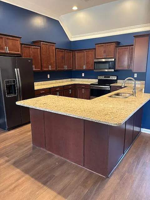 4 bed, 3.0 bath, 2334 sqft, $2,600 — Photo 3