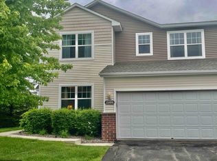 1589 Sumac Cir UNIT B, Carver, MN 55315