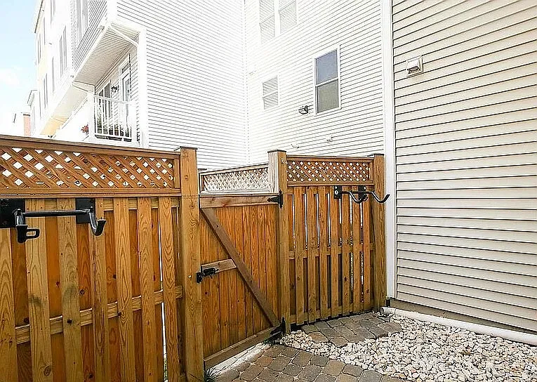907 4th St SE — Photo 13