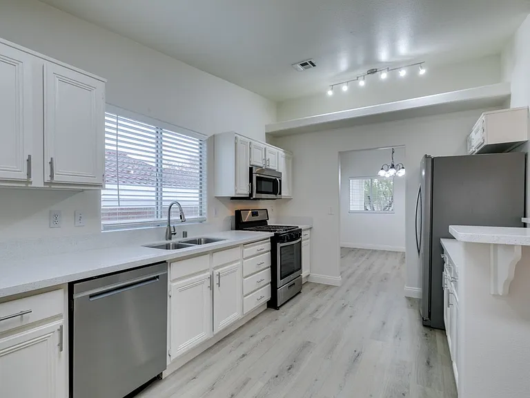437 Palegold St — Photo 27