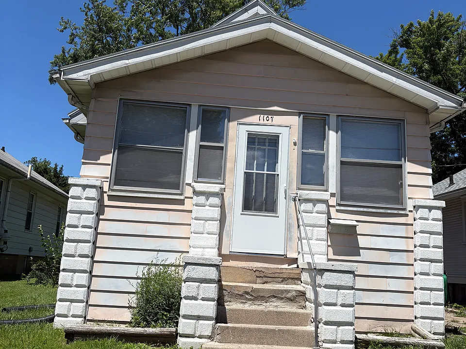 1107 W Gilbert Ave