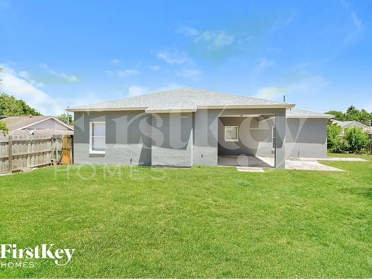 805 Cheriton St — Photo 15