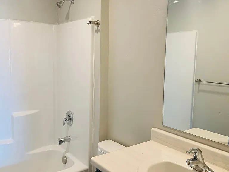 1025 N Russell St — Photo 5