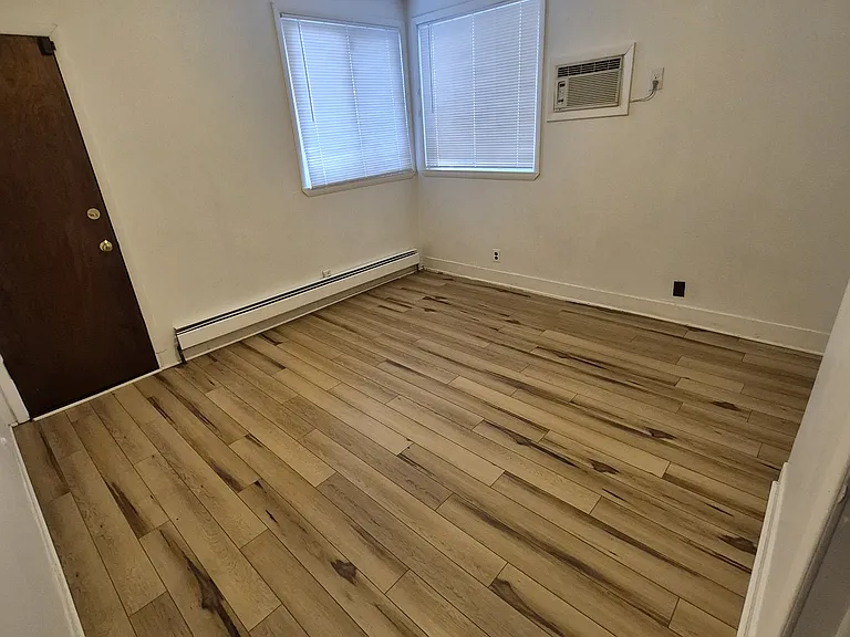 814 Pavonia Ave #1 — Photo 5