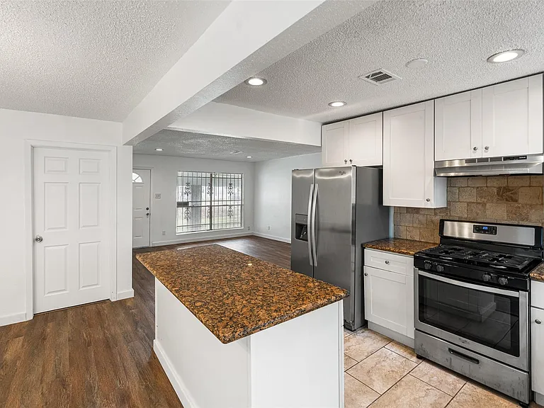 9005 Gabriel St — Photo 5