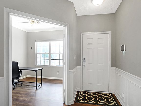 3rd image of 1927 Persimmon Grove Dr