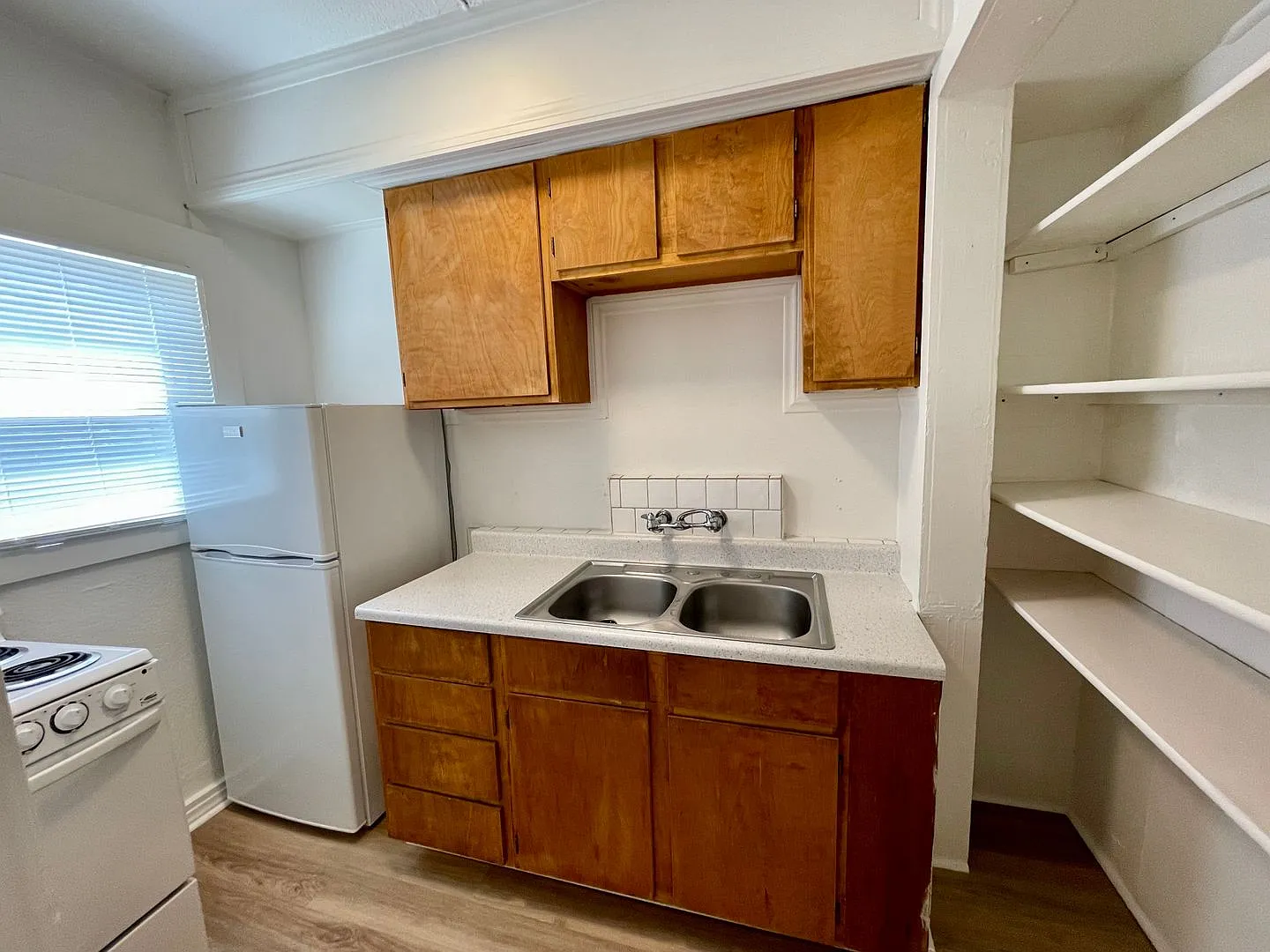 Adams Apartments — Photo 4