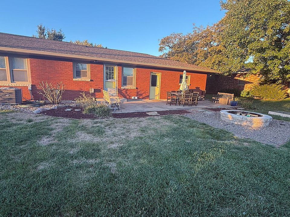 Patio and fire pit area 