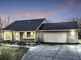 W313S6637 Spring Dr, Mukwonago, WI 53149