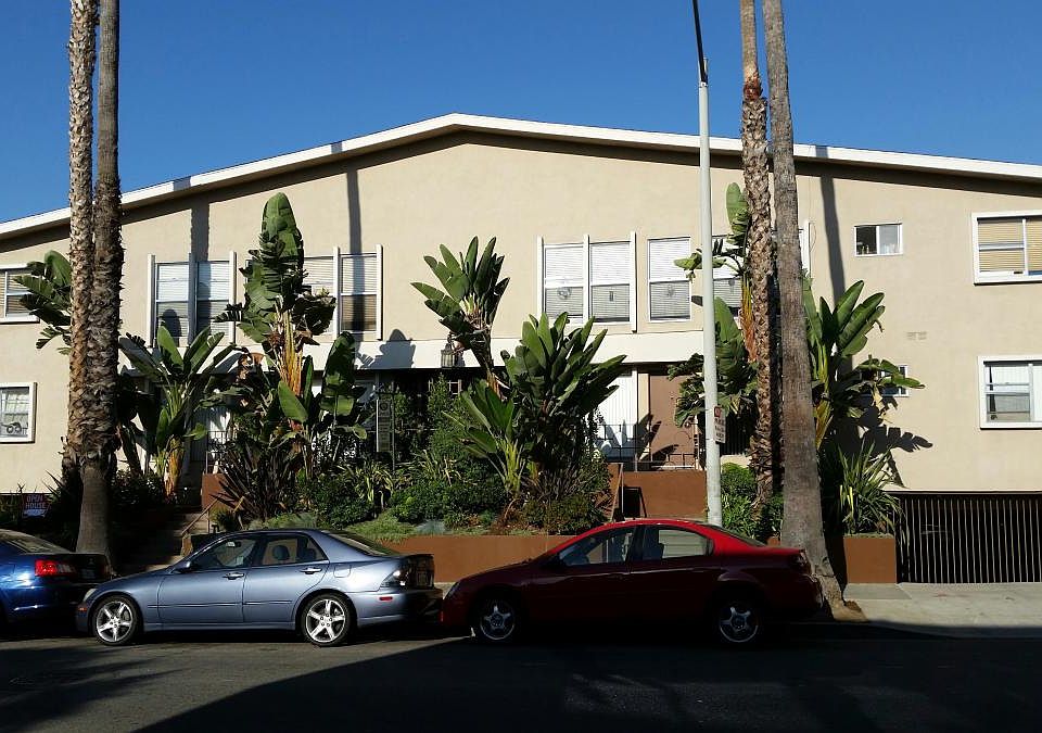 1st image of 929 N Curson Ave APT 4