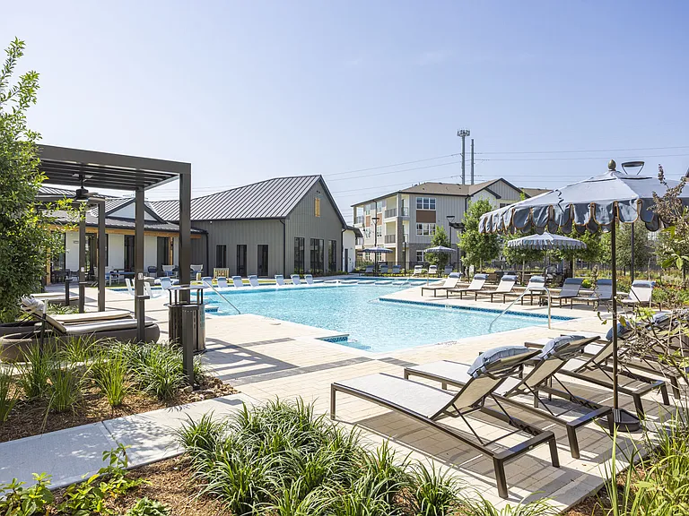 Broadstone Creekside apartments community photo