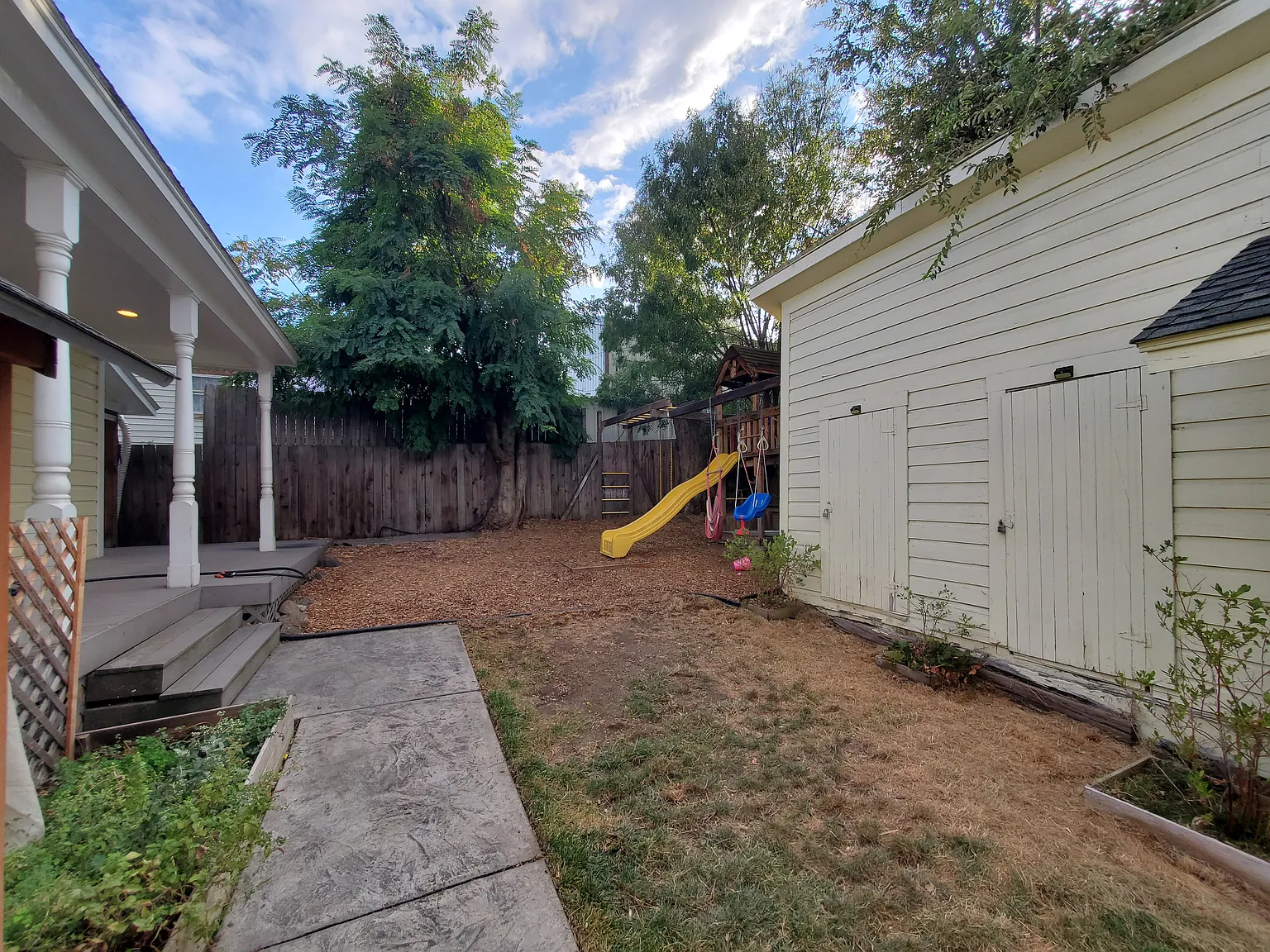 3 bed, 1836 sqft, $2,950 — Photo 3