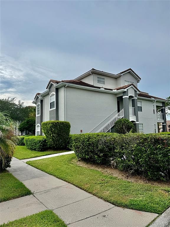 14049 FAIRWAY ISLAND DRIVE #124 — Hunters Creek Golf Course
