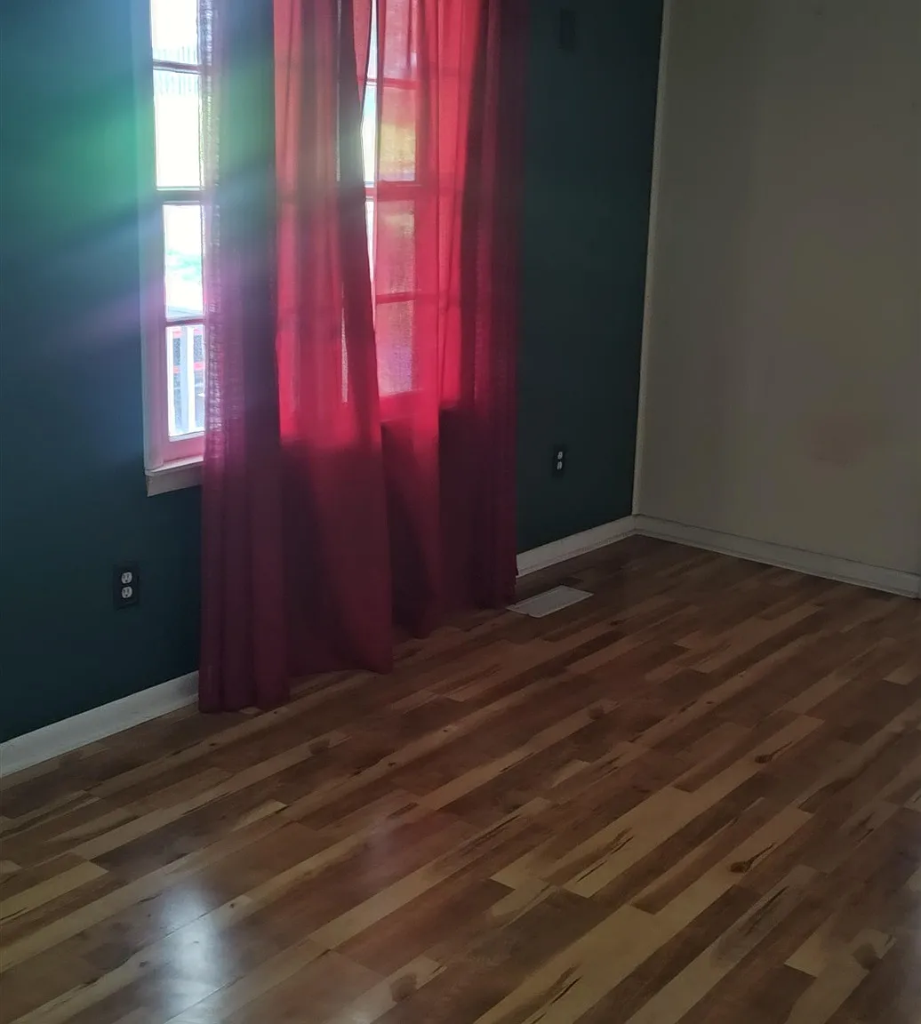 3 bed, 2.0 bath, 1210 sqft — Photo 2