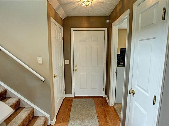 3rd image of 4718 Olde Park Dr