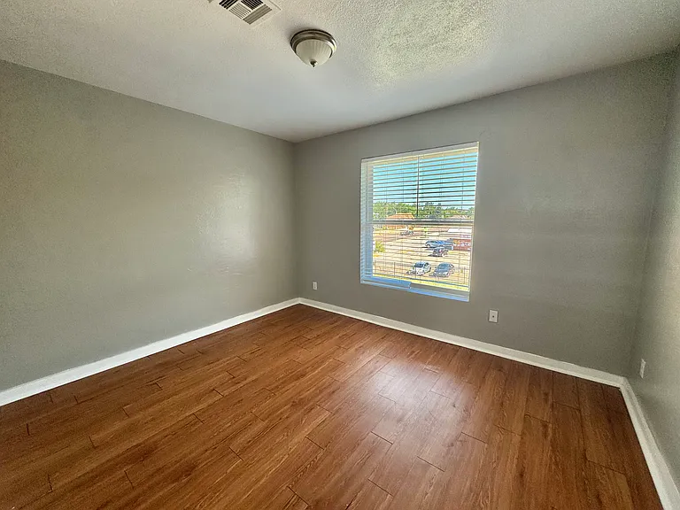 2034 NW 25th St #8 — Photo 10