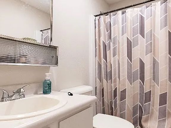 4th image of 206 S Davis St APT 1