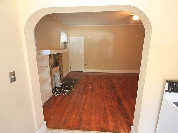 5th image of 909 Pine St APT 6