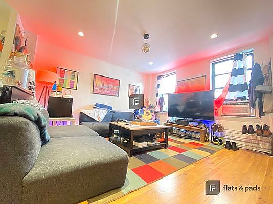5th image of 450 Carlton Ave #1