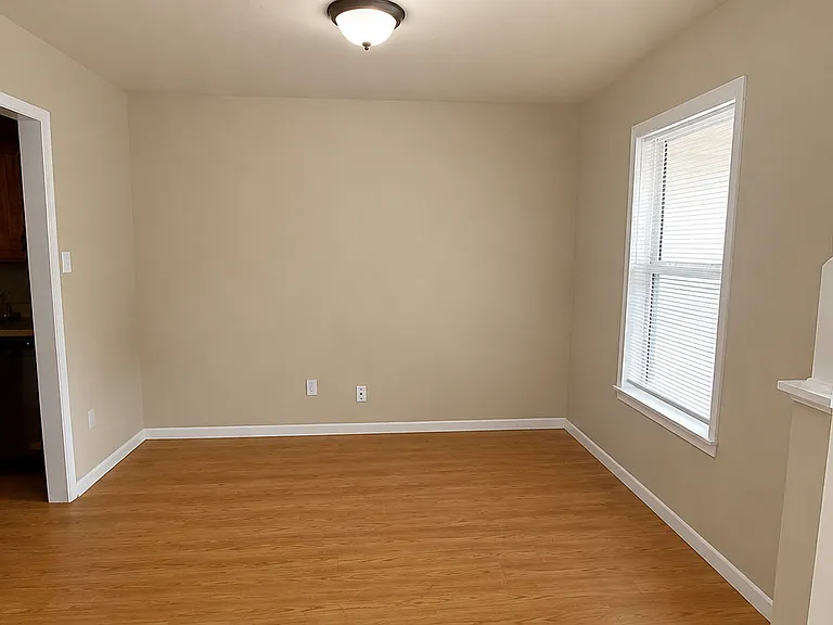 722 N West St — Photo 3