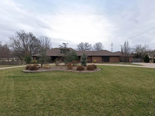 8001 E Killarney Ct, Wichita, KS 67206