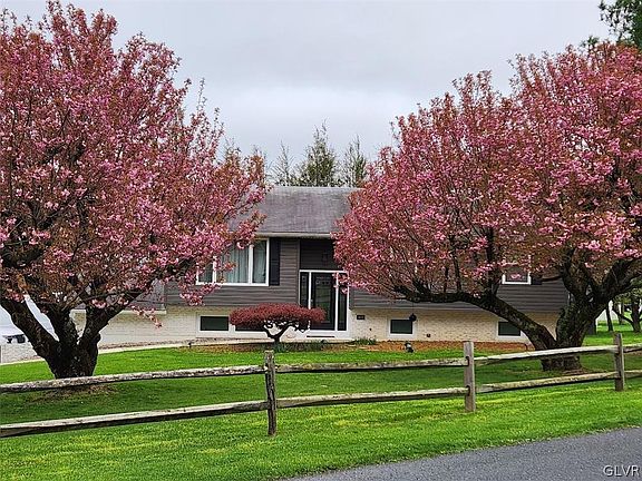 3rd image of 3820 Woodland Dr