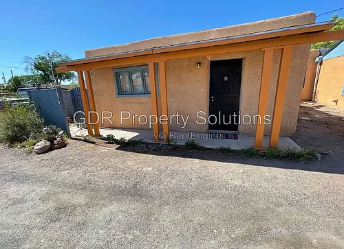 300 San Pasquale Ave NW Photo 1