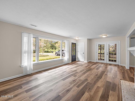 4th image of 105 W Lakeview Drive