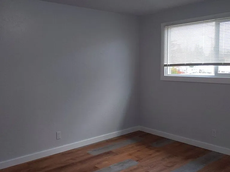 142 Jefferson St — Photo 37