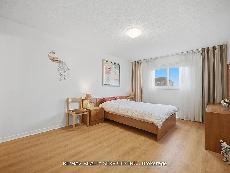 62 Fernbrook Cres — Photo 24