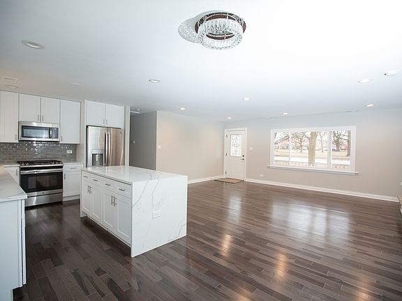3rd image of 11913 S 76th Ave