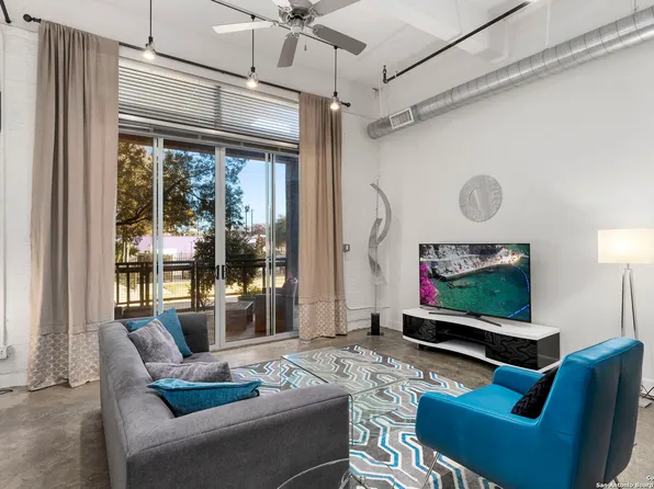 831 S Flores St #2107, San Antonio, TX 78204