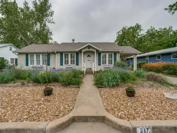 217 W Morse St, Fredericksburg, TX 78624