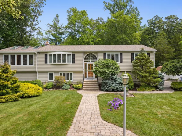 31 Astor Drive, Shelton, CT 06484