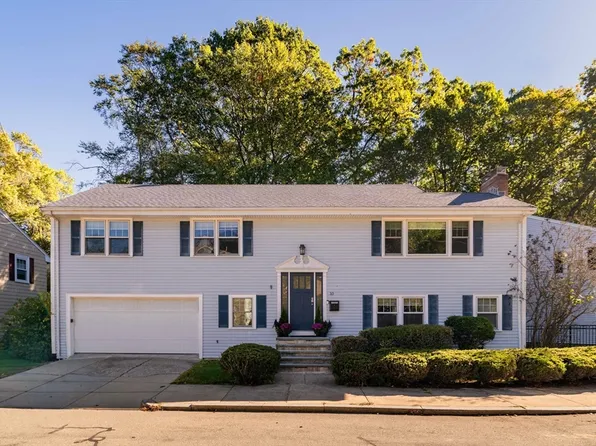 10 Hackensack Ter, Chestnut Hill, MA 02467
