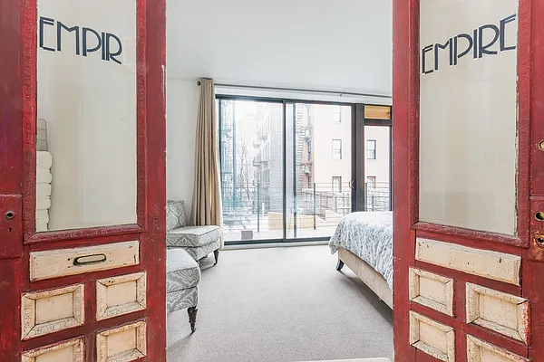 Rented by Ozymandius Realty | media 1